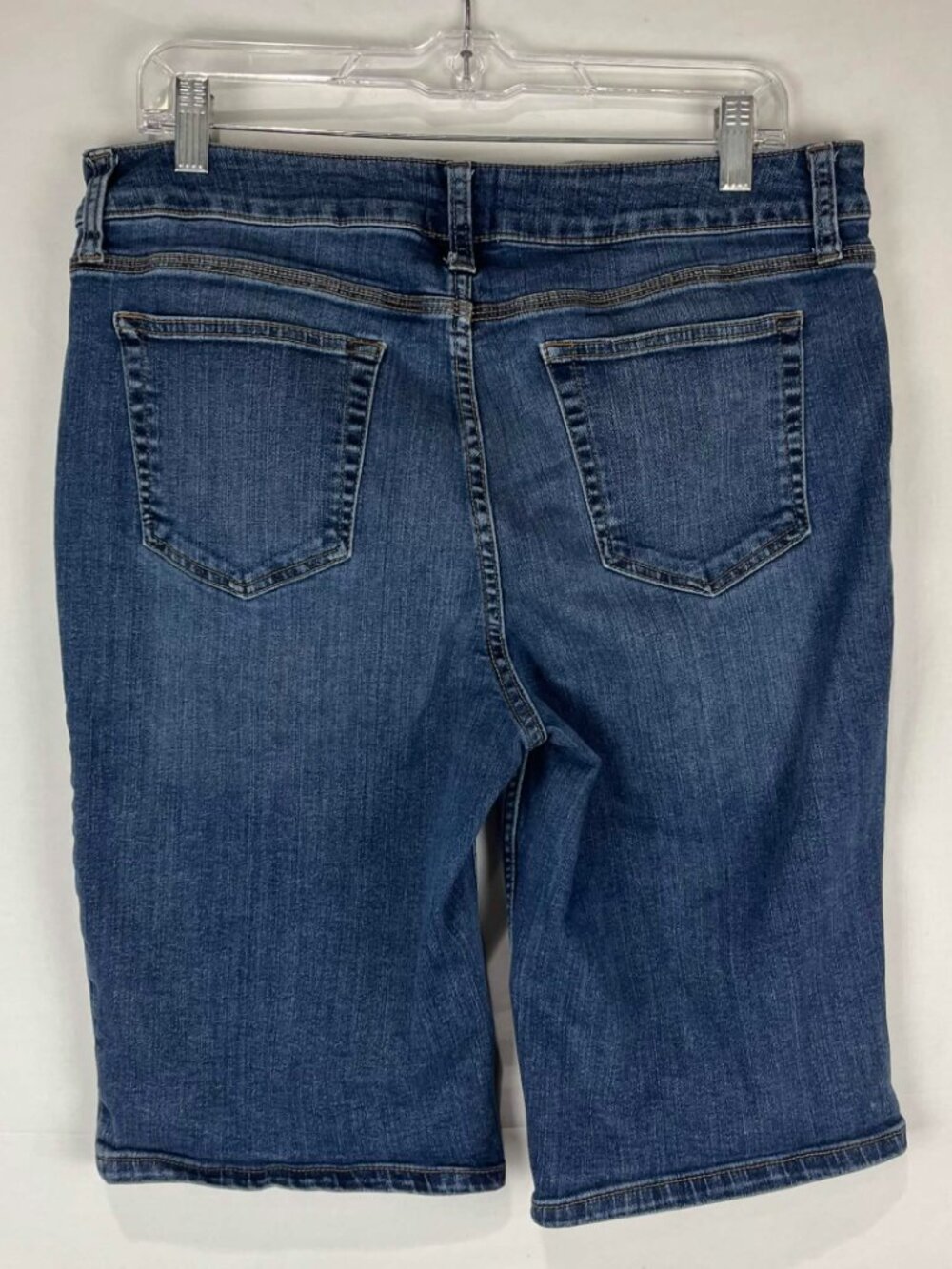 EUC St Johns Bay Womens Bermuda Shorts Blue Denim Jean Size 14 - Picture 4 of 9